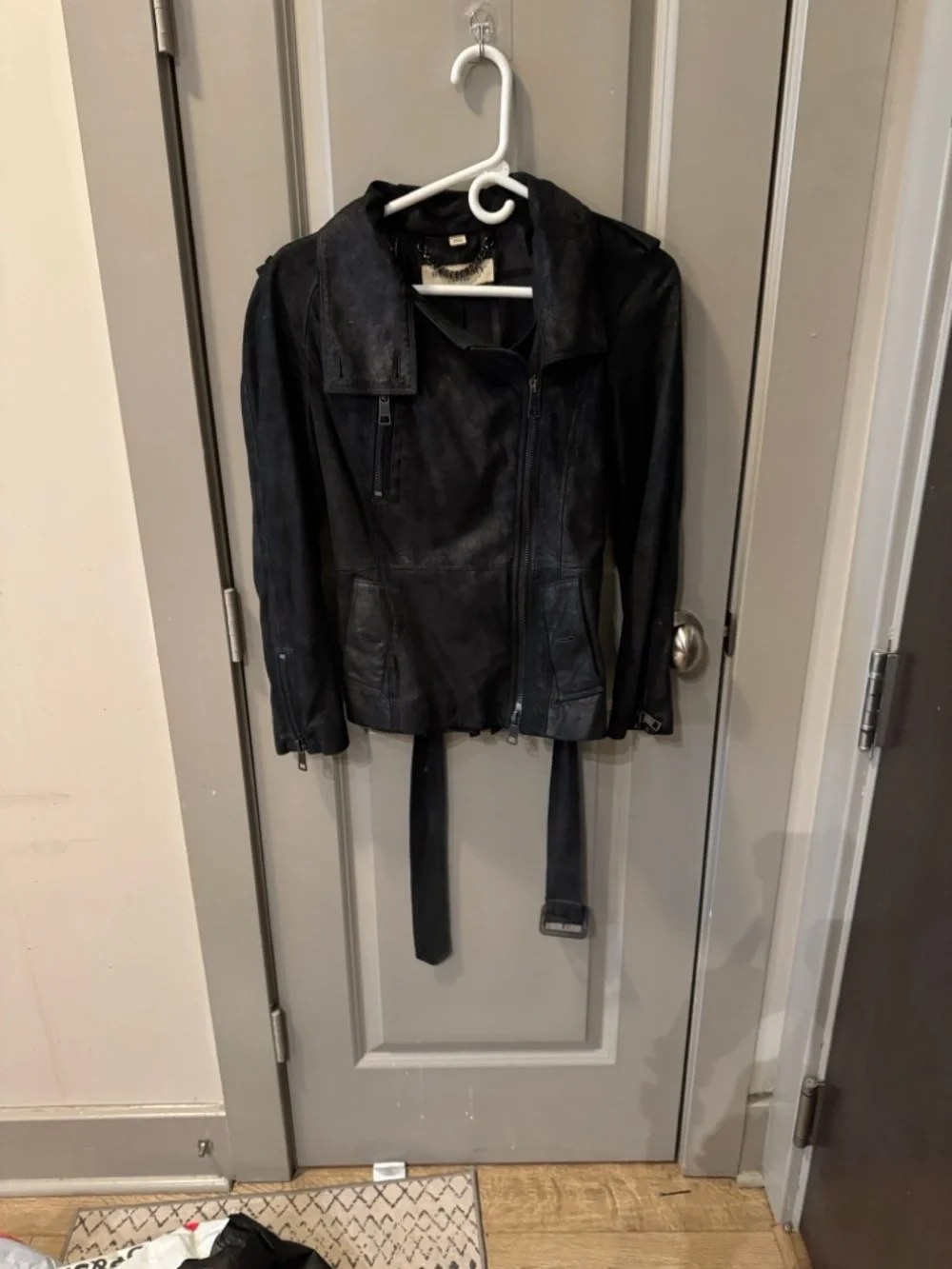 Burberry Black Leather Belted High-Collar Jacket - Picture 3 of 8